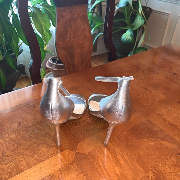 Heels 👠 - Picture 2 of 3